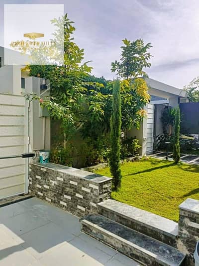 Villa for Sale with a North-Facing View in a Prime Location in New Cairo, near Mivida, 90th Street, and the American University. Villa for Sale with a North-Facing View in a Prime Location in New Cairo, near Mivida, 90th Street, and the American University.
