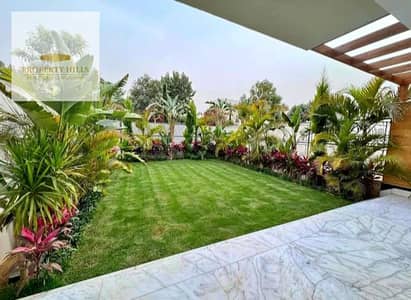 Corner Villa for Sale in a Prime Location in New Cairo, near Mivida, 90th Street, and the American University. Corner Villa for Sale in a Prime Location in New Cairo, near Mivida, 90th Street, and the American University.