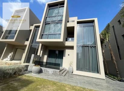 Corner townhouse for sale in Waterway, 4 bedrooms, prime location near Palm Hills, with flexible payment plans.