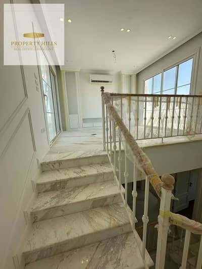 218 sqm villa for sale near the American University (AUC); ready for viewing. Offered at a competitive price for the New Cairo (Tagamoa) area, with a 5% down payment and flexible, long-term installment plans.