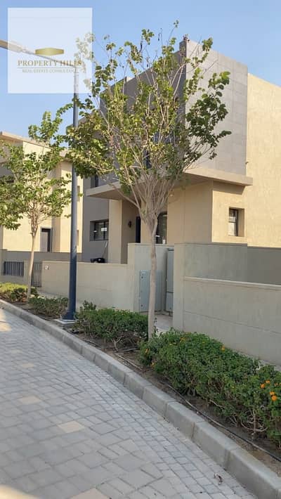 فيلا صورها من الواقع جاهزة للمعاينة في الشروق  وهتستلمها ب مليون فقط بجوار الجامعة البريطانية والمدارس الانترناشونال كمبوند متكامل الخدمات