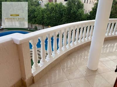 فيلا 390 متر للبيع الفوري في الشروق بجوار الجامعة البريطانية مكونة من 5 غرف ومعاها برايفت pool