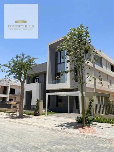 Villa with heritage and a private garage in a fully serviced compound with amenities in Saada