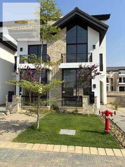 Villa Ali Land Skip with wide gardens in a private garden in the most distinguished location in the wall with the American University and Sodic East Town