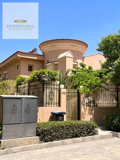 Independent villa 310 meters for sale on the main 90 next to Cairo Festival ready for immediate viewing in an already inhabited compound