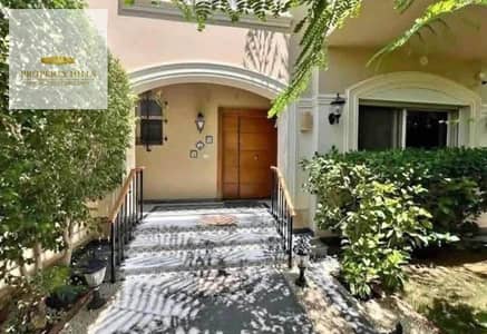 Villa in Al-Shorouk ready to move in immediately with a swimming pool and garden, with an area of 300 square meters, for a down payment of 4 million only, and the remaining amount is flexible upon agreement with the buyer.