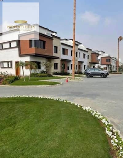 استاندالون 324م بتصميم مميز بمقدم 10% في كمبوند فيه كل الخدمات في منطقه الجولدن سكوير