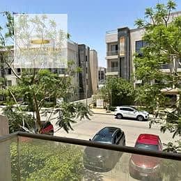 للبيع شقة استلام فوري جاهزة للمعاينة و السكن بالجولدن سكوير بالتجمع الخامس بكمبوند جاليريا مون فالي