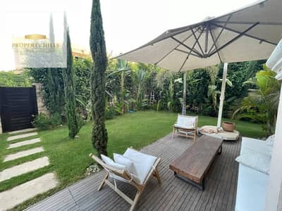 Independent villa for sale 304 square meters with a garden and roof in a very lively location next to the American University, available for installment over the longest possible period with a down payment of only 5% for the contract. Independent villa for sale 304 square meters with a garden and roof in a very lively location next to the American University, available for installment over the longest possible period with a down payment of only 5% for the contract.