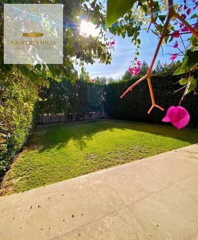 Villa for sale 276 meters next to Mivida ready for immediate inspection with a garden and roof in a fully serviced compound, and only 30% cash is required for the contract.