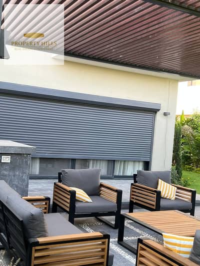 A corner villa for sale, significantly reduced in price for a limited time, in a prime location on Al-Tisiين Street for inspection in a villa compound.