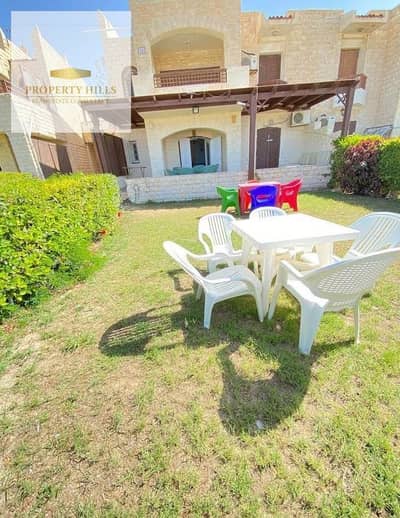 Villa first row by the sea, just a few steps from the sea, fully furnished with furniture and electrical appliances. You will receive it as soon as you sign the contract.