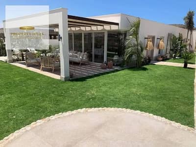A distinctive penthouse directly on the sea in Ras Al-Hekma, presented not large and finished with air conditioning and kitchen