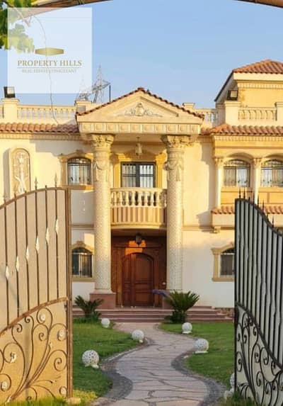 Luxurious palace for sale 1300 meters with landscape view on the garden including a swimming pool in the heart of October