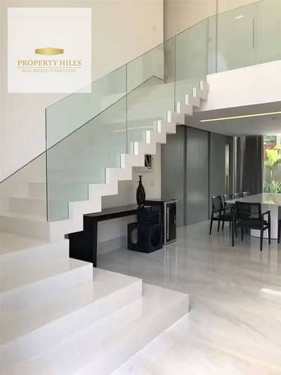 Duplex in the Fifth Settlement fully finished with air conditioning, furniture, and appliances for immediate delivery; you can move in right away.
