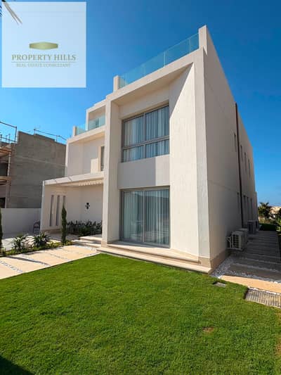 بيت فاخر للبيع في راس الحكمه بيطلل علي البحر + متشطب بالتكييفات+المطبخ بجوار وادي النطرون العلمين  والسعر النهائي مناسب جدا ومتاح تخفيض في السعر