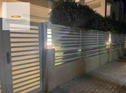 Standalone villa including a driver's room and a distinctive landscape view in Dijoia in front of Sphinx International Airport