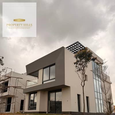Villa Corner for Sale with Immediate Delivery at a Bargain Price in the Fifth Settlement next to Point 90 Mall and the American University