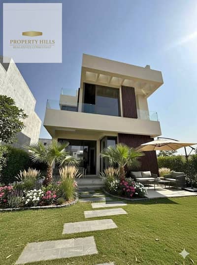 Villa for sale at the lowest price in the entire market in the heart of the Fifth Settlement, directly on the ninety and in front of Hyde Park and next to Solana with a front and back garden and its internal division is excellent