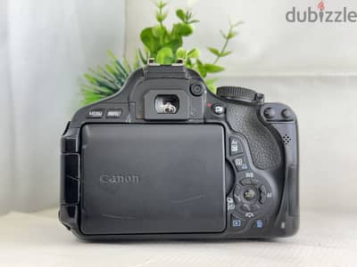 Canon 600d بحاله ممتازه مفيهاش اي اعطال