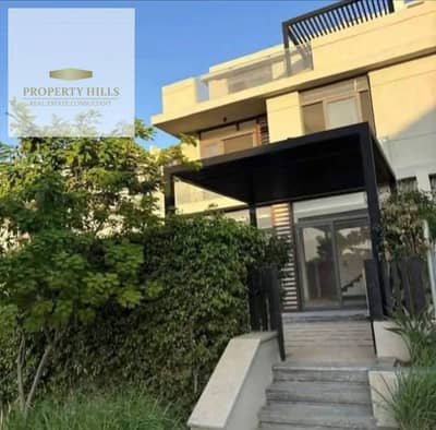 Ready to move villa with garden in rosail city new cairo