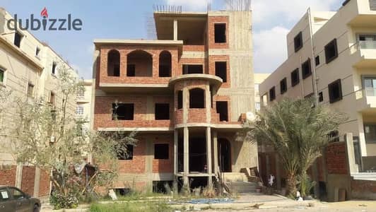 فيلا كامله على فيو جاردن بحرى غربي للبيع ف جنوب الاكاديميه خطوات التسعين الشمالى