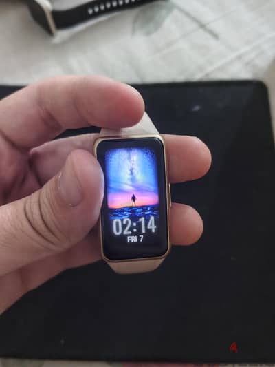 السماعة معاها كل حاجة Huawei band 6