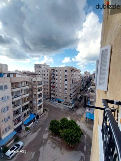 شقه في العجمي شاطئ النخيل بجوار شارع الرئيسي موقع سكني ممتاز شامل الخدمات