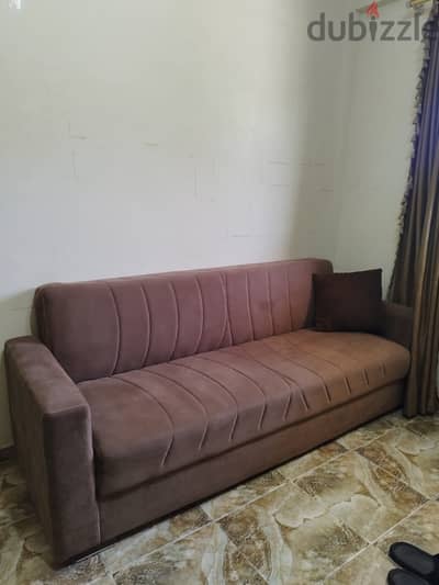 كنبه سرير للبيع حاله ممتازه
