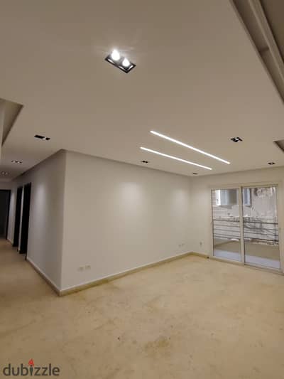 Office for rent on a main street in Nasr City, 500m, fully air-conditioned, and licensed for administration in Nasr City