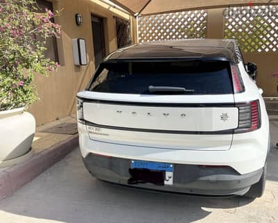 فولفو اى اكس 30 2025