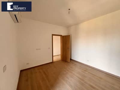 شقة بحديقة للبيع متشطبة بالكامل في فيفث سكوير – المراسم، القاهرة الجديدة