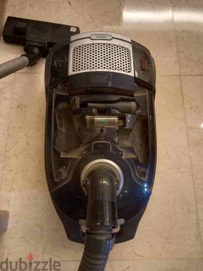 LG vacuum cleaner - ال جي مكنسة بقطع غيار