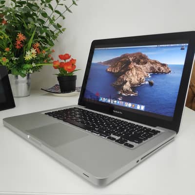 بنفس حالة الجديد لاب توب Apple MacBook Pro i7