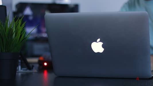 بنفس حالة الجديد لاب توب Apple MacBook Pro i7