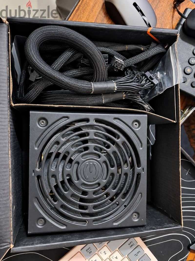 EVGA 650 B5 – 650W 80+ Bronze Full Modular 1