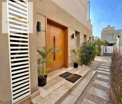 فيلا 249م متشطبه بالكامل للبيع جنب ماونتن فيو في التججمع الخامس كمبوند Patio town