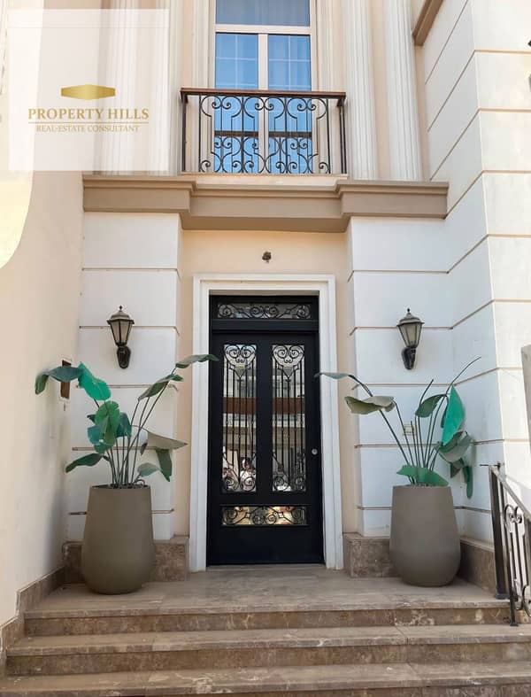 Last Villa for Sale with Immediate Delivery in South 90th Street  Installments up to 10 years next to Hyde Park.