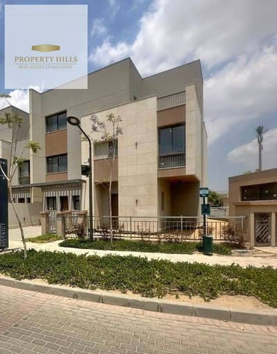 Ready for Viewing – Villa in crescent walk with private parking for the villa for 2 cars  • Unit Type: Villa • Built-up Area: 236 m² • Location: crescent walk – New Cairo • Status: Ready for viewing  Project Features:  Prime location in the heart of New C