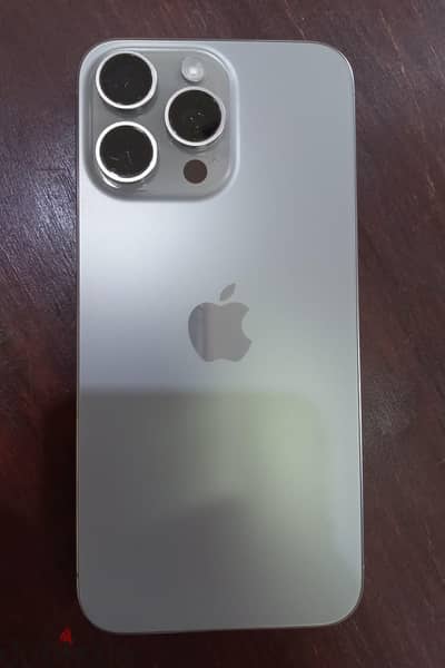  iPhone 15 Pro Max 256GB للبيع    حالة ممتازة جدًا ونضيف  البط