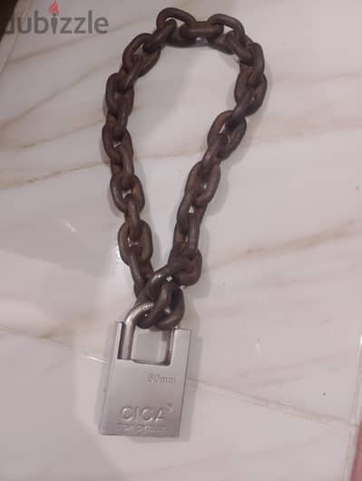 قفل كمبيوتر وجنزير متر