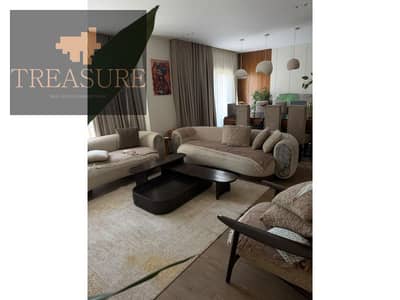 semi furnished Apartment in galleria moon valley