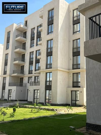 125 m penthouse + 55 m roof in AI West Compound in October Gardens