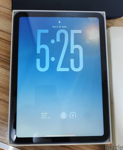 Apple ipad 11th gen 128 GB, wifi blue 100 % battery 60 cycles