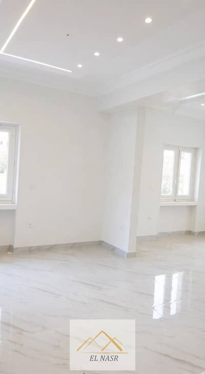 Apartment for rent in Manashiyat al-Bakri near Souq al-Asr and Khalifa al-Mamoon