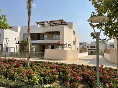 توين هاوس جاهز للسكن ريسيل فيو مميز في اب فيل بجوار بالم هيلز
