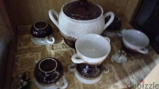 طقم شوربه مكون من سلطانيه كبيره و 6مجات شوربه بالايدين بتاعتهم