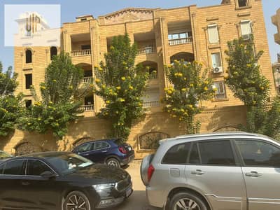 شقة للبيع في كمبوند درة القاهرة – المستثمرين الشمالية، التجمع الأول قريب من الرحاب والخدمات والطرق الرئيسية.