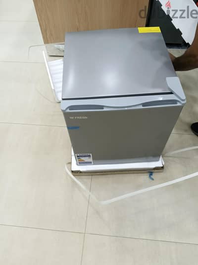 مينى بار فريش mini bar 4.5 feet defrost silver new wit box