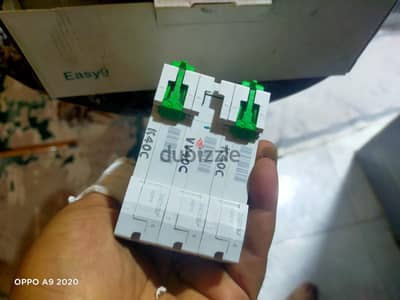 قاطع ومفاتيح اشنايدر